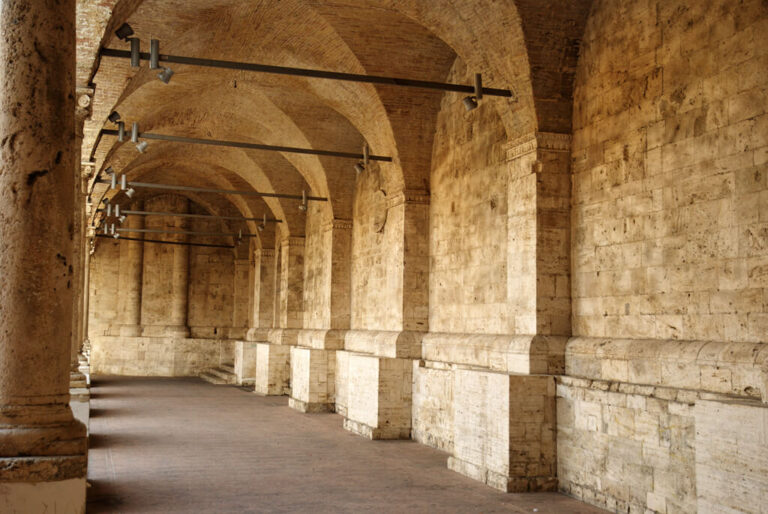 I tesori di ascoli piceno: portici chiostro
