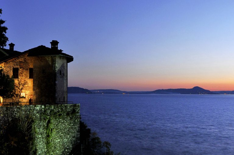 A-picco-sul-lago: lago maggiore