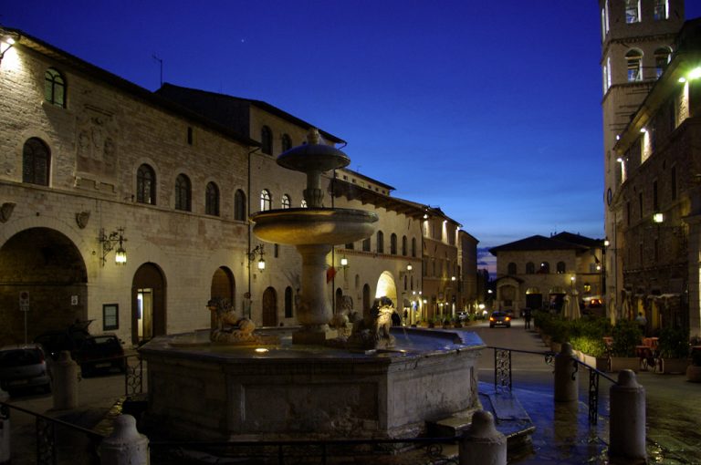 Assisi: piazza