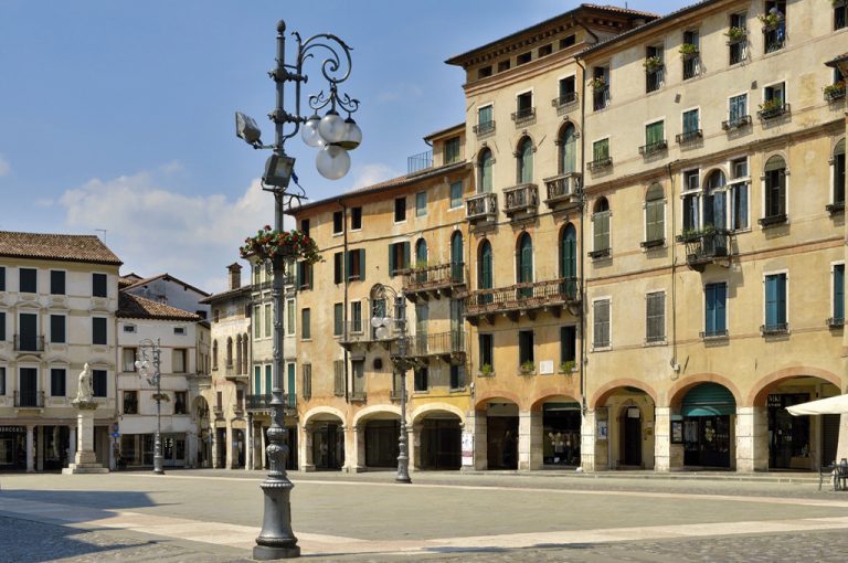 Bassano del Grappa: piazza