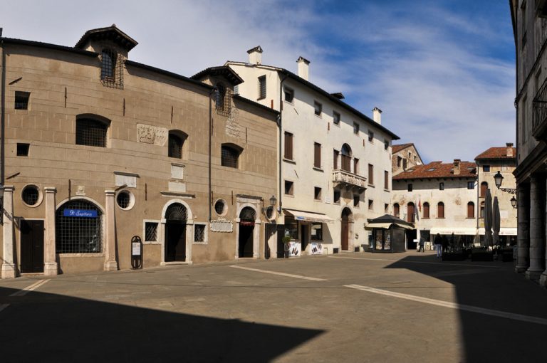 Bassano del Grappa: piazzotto