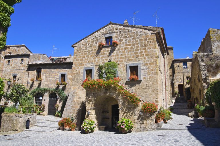 Civita di Bagnoregio: piazzetta