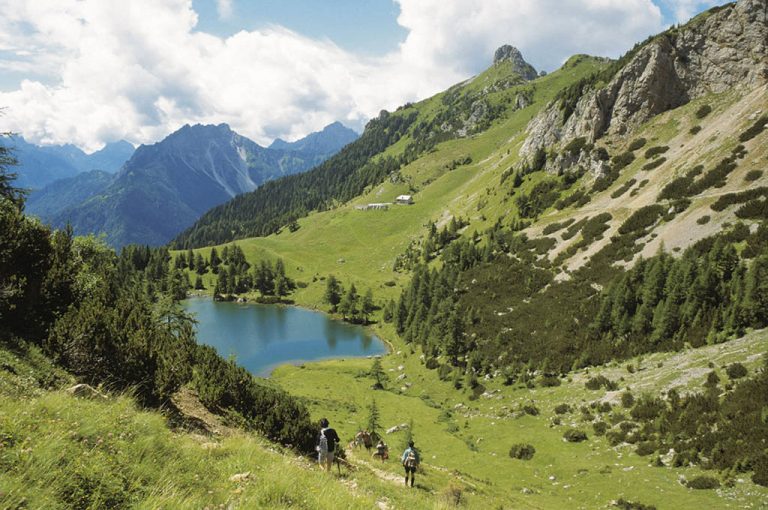 Da Forni Avoltri al lago Bordaglia: conca glaciale