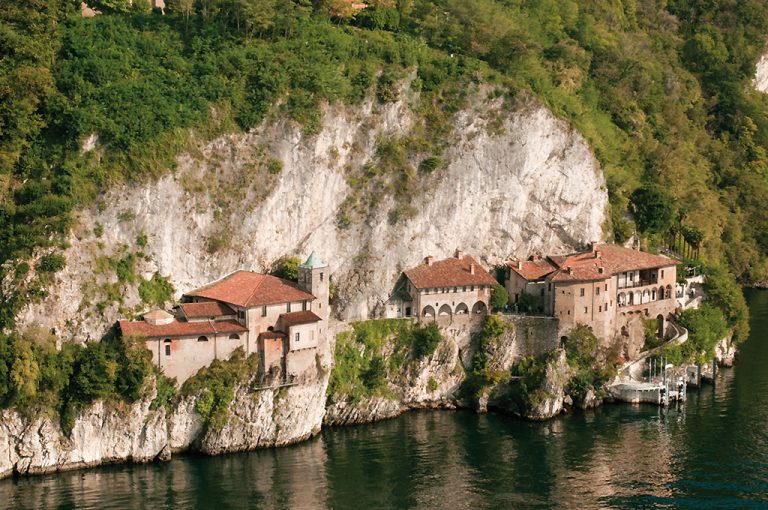 Veduta aerea dell'eremo di Santa Caterina del Sasso