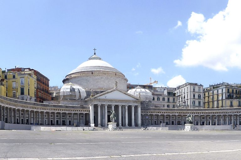 Fine settimana a Napoli: piazza del Plebiscito