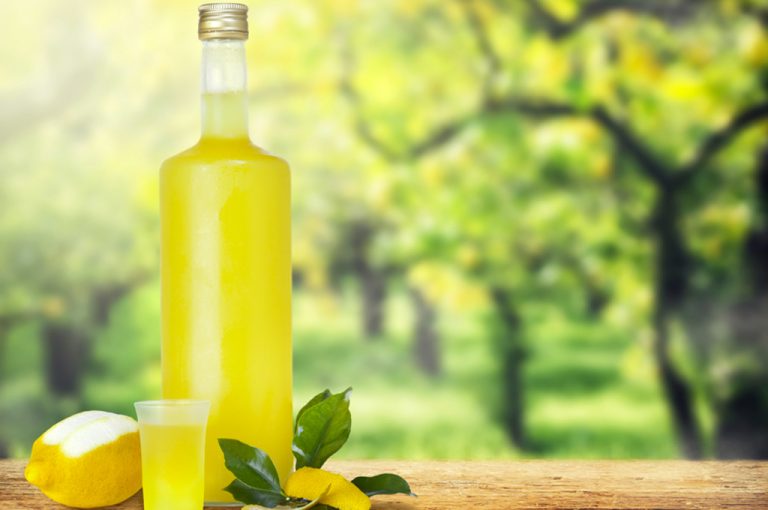 I colori della costiera amalfitana: limoncello