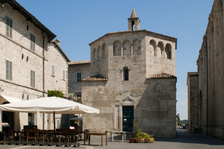 Ascoli Piceno: battistero