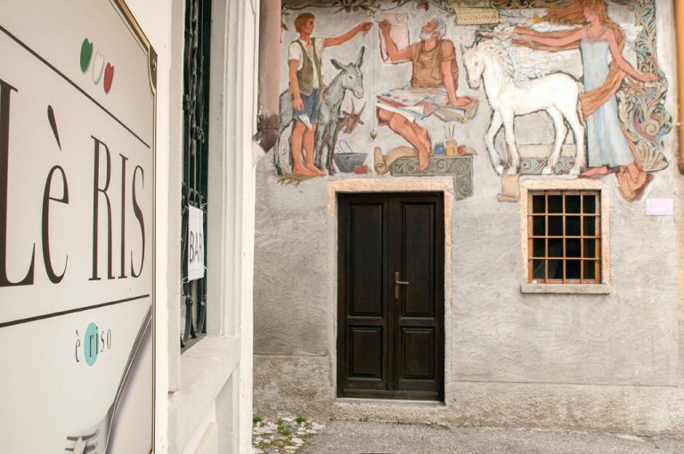 Il borgo dipinto di Arcumeggia: decorazione murale