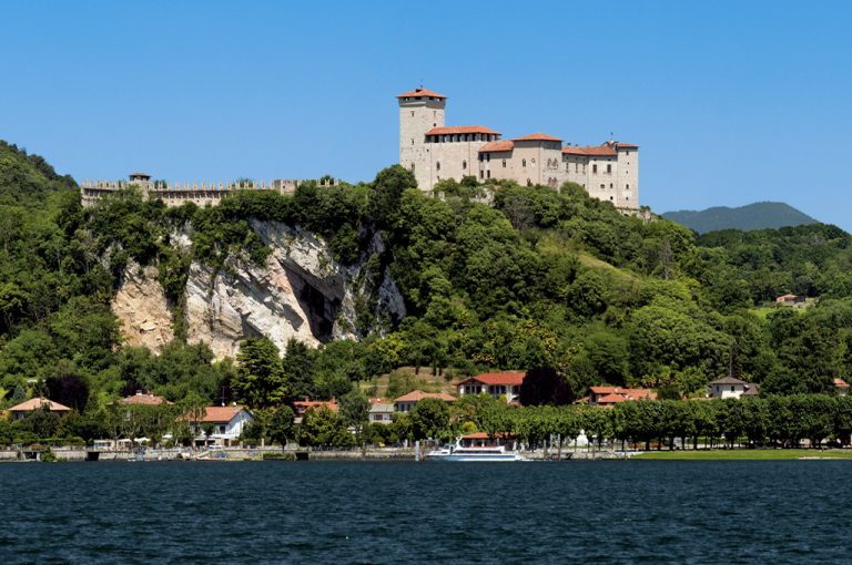 battello lago Maggiore: rocca Angera
