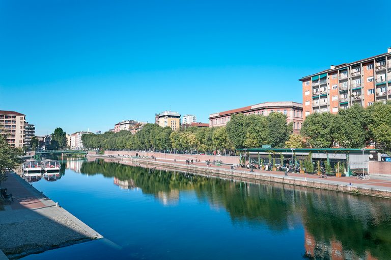 In bici lungo il Naviglio Pavese: darsena