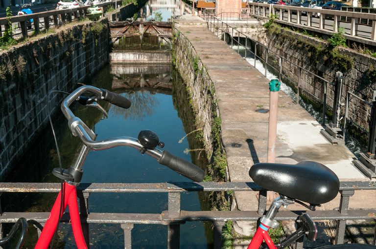 In bici lungo il Naviglio Pavese: Alzaia Naviglio Pavese