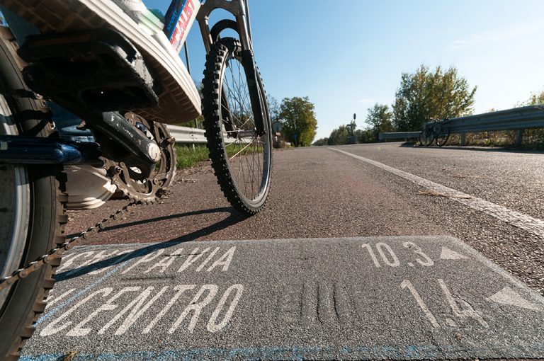 In bici lungo il Naviglio Pavese: sulla ciclabile