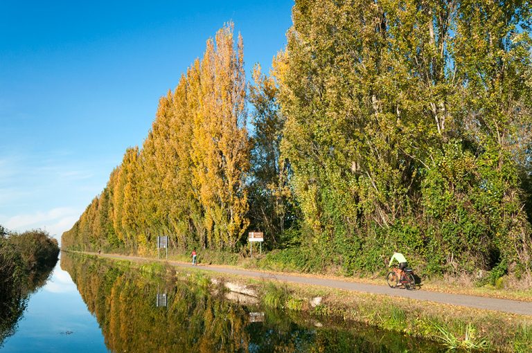 In bici lungo il Naviglio Pavese
