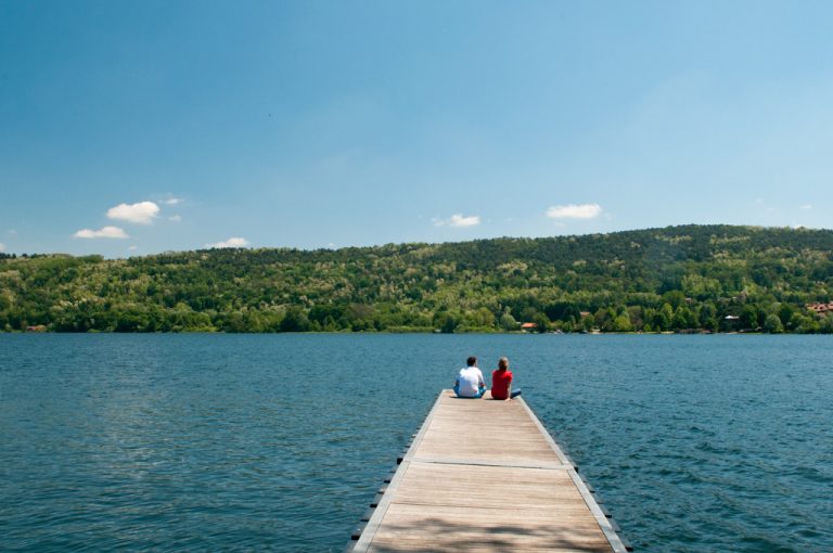 In bici o a piedi al lago di Comabbio
