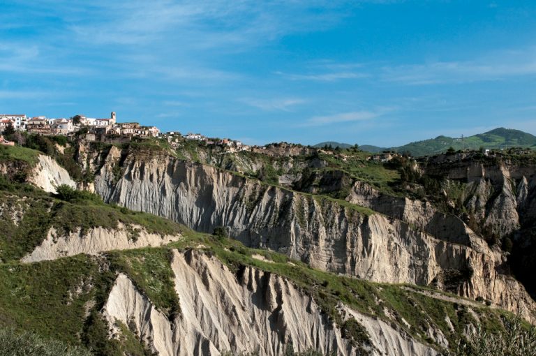 camper borghi Basilicata: i calanchi