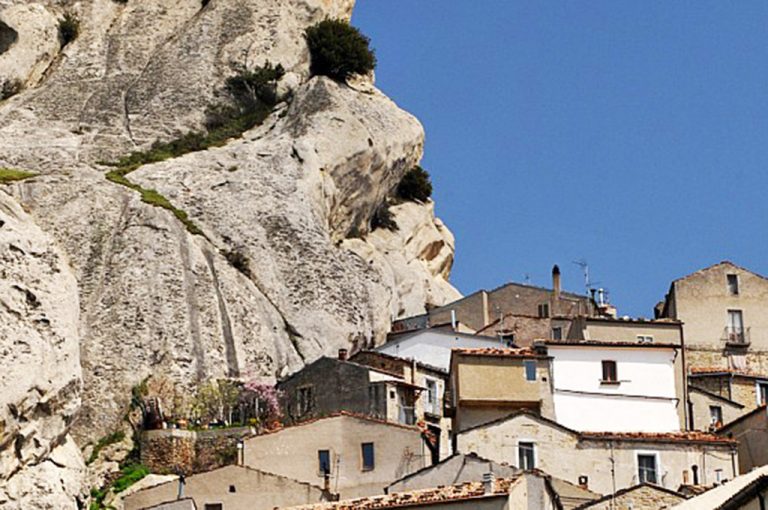 camper borghi Basilicata: Pietrapertosa