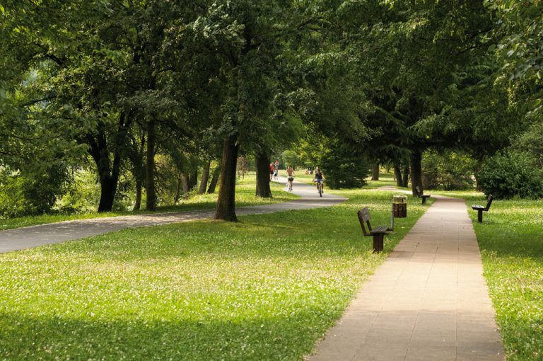 ciclabile val Seriana: nel parco a Cene
