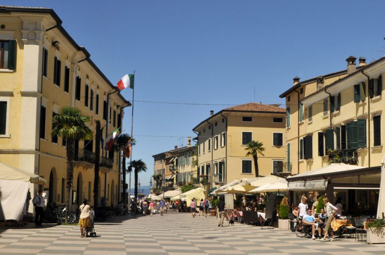 Lazise: piazza