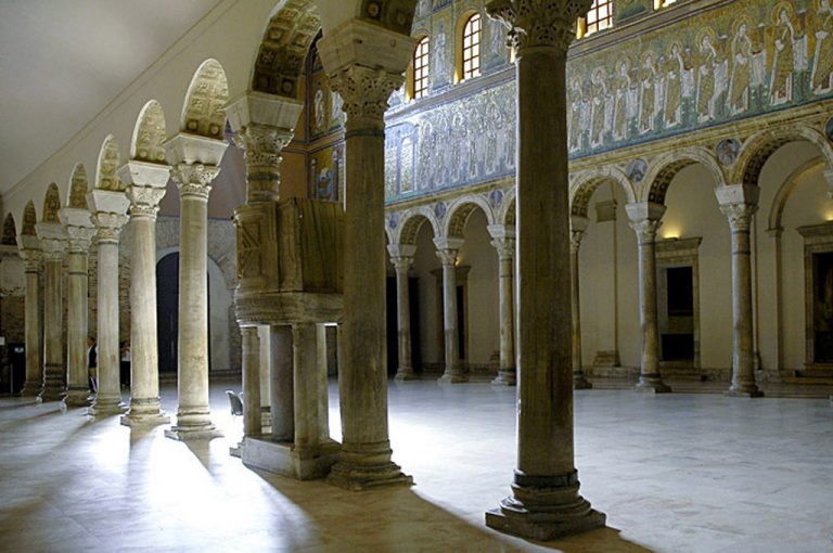 Mosaici di Ravenna: interno basilica
