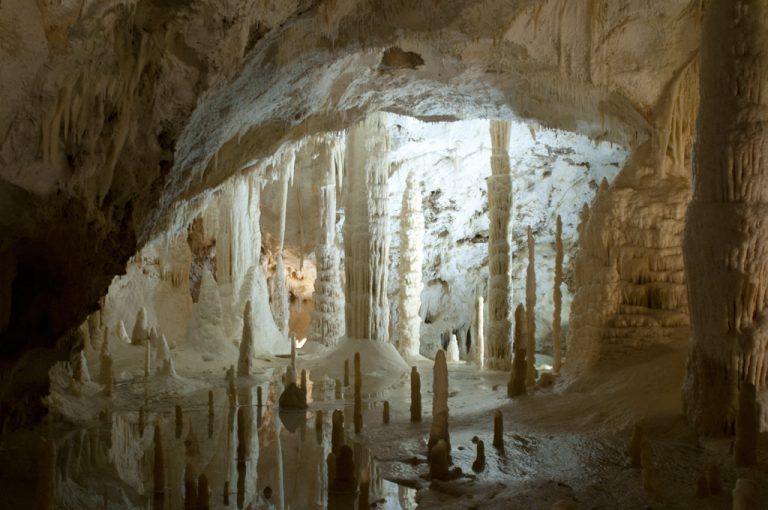 Gola della Rossa e Frasassi: grotte