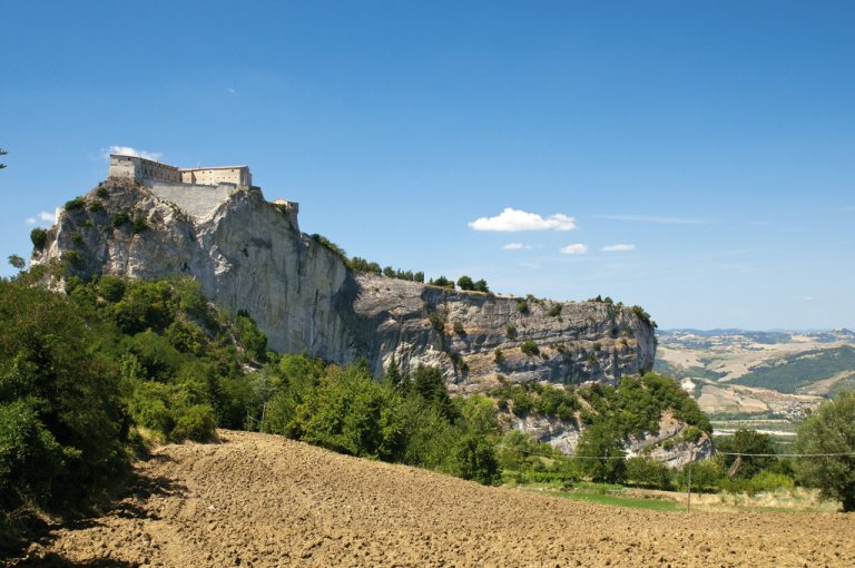 San Leo: cinta muraria