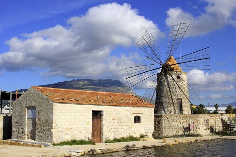 Trapani e le saline: mulino