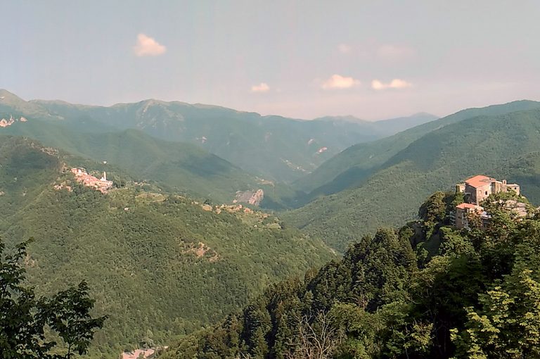 Triora il borgo bello delle streghe: panorama valle Argentina