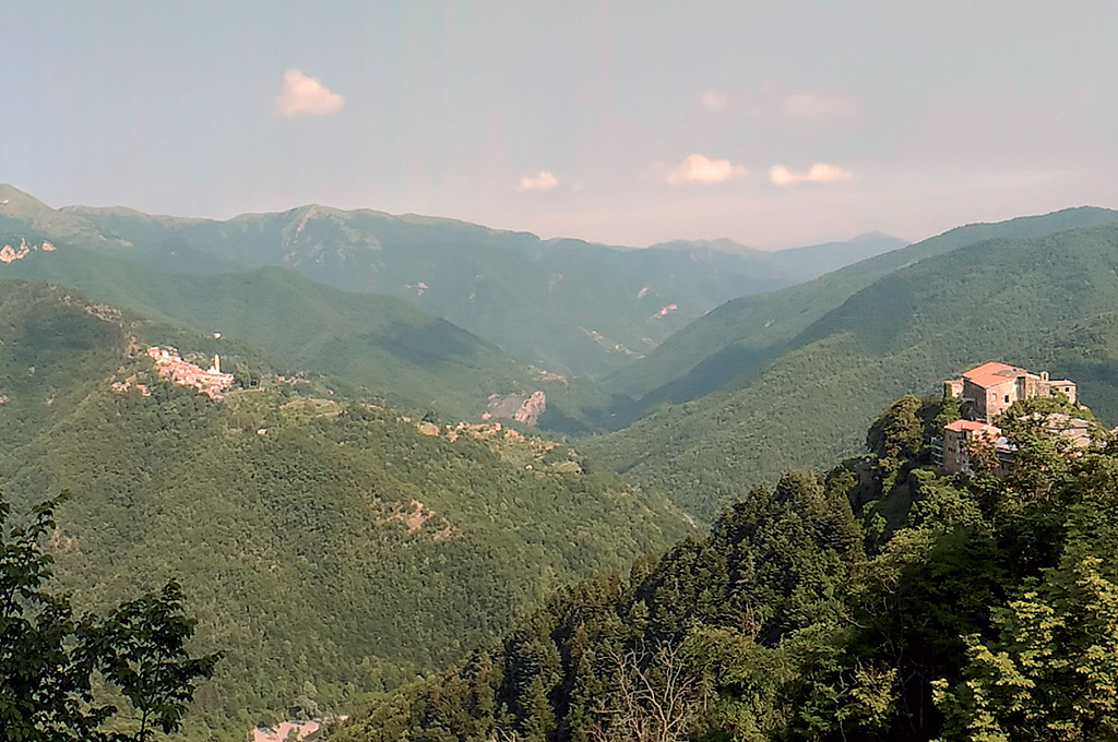 Triora il borgo bello delle streghe: panorama valle Argentina