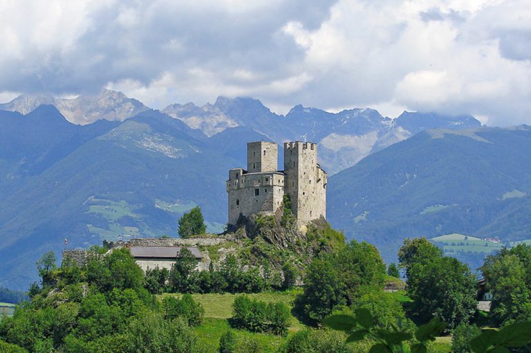 San Lorenzo di Sebato: castello