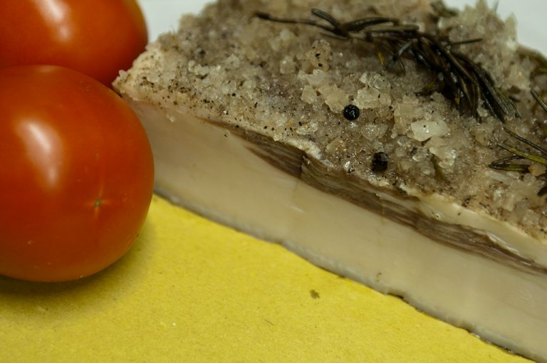 Carrara e le cave di marmo: lardo Colonnata
