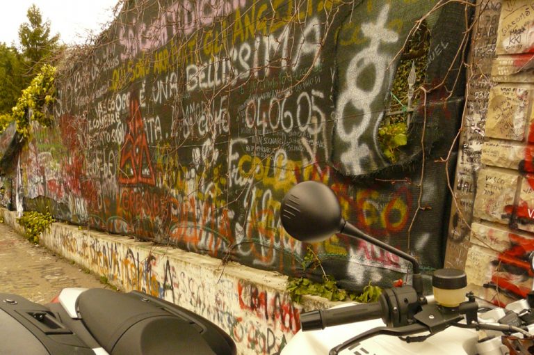 In camper tra Secchia e Panaro: murales Zocca