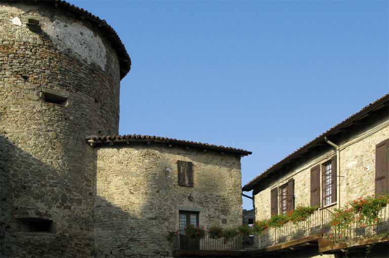 Rocca d'olgisio: cortile