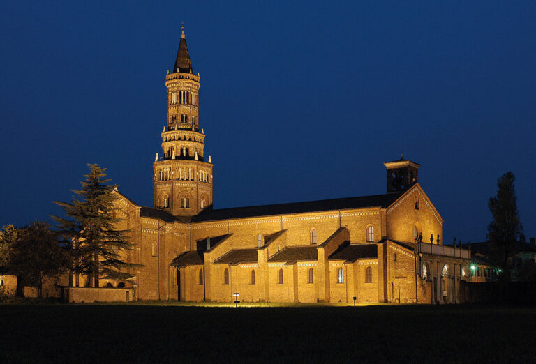 Abbazia chiaravalle: veduta notturna