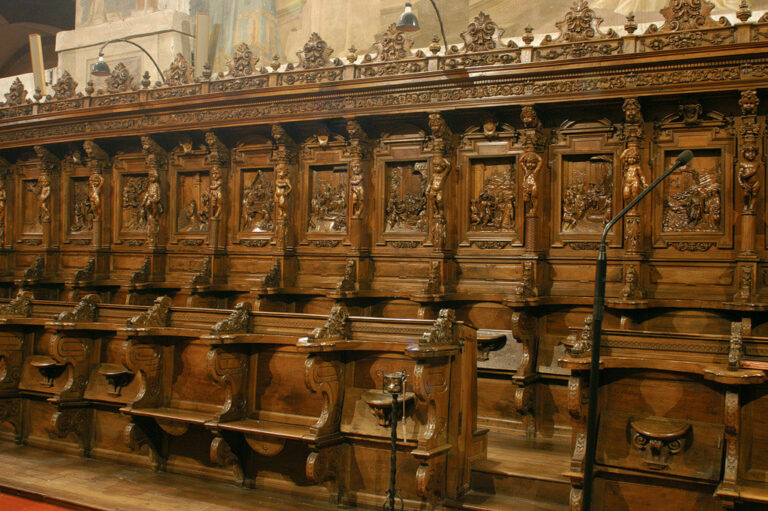 Abbazia chiaravalle: coro ligneo