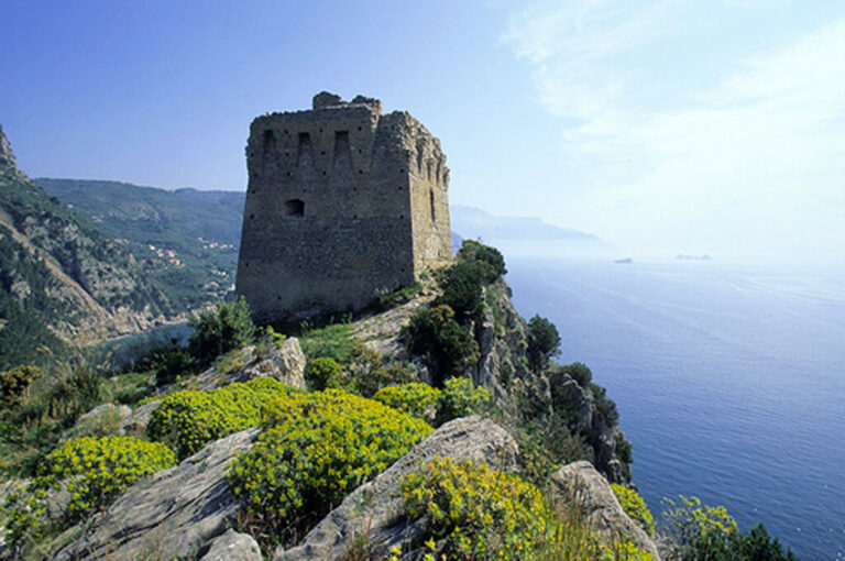 Baia di ieranto torre