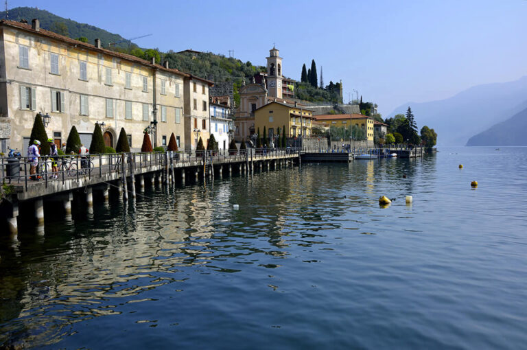 Giro del lago di iseo in bicicletta riva di solto