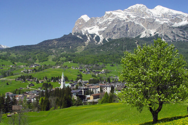 In moto da cortina d'ampezzo: panoramica