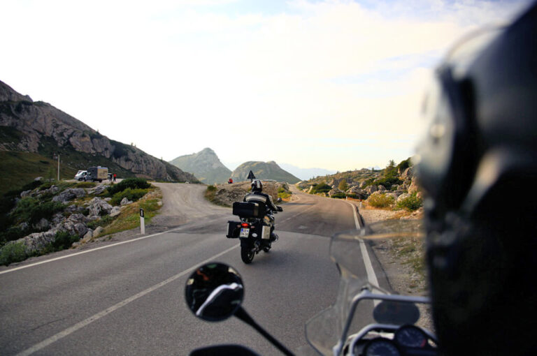In moto da cortina d'ampezzo: passo Valparola