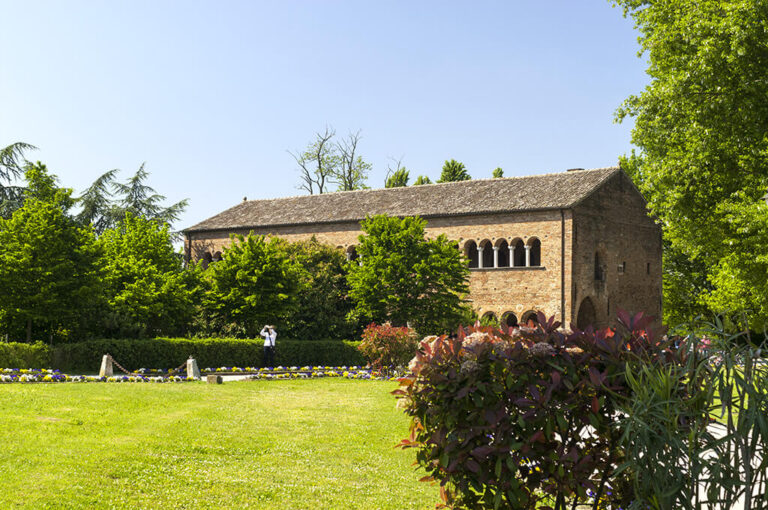 La magnifica abbazia di pomposa: giardini