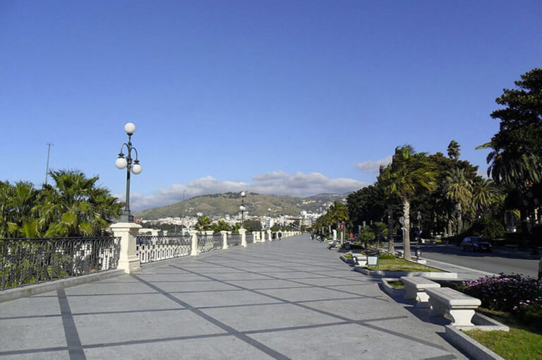 Reggio calabria lungomare falcomata