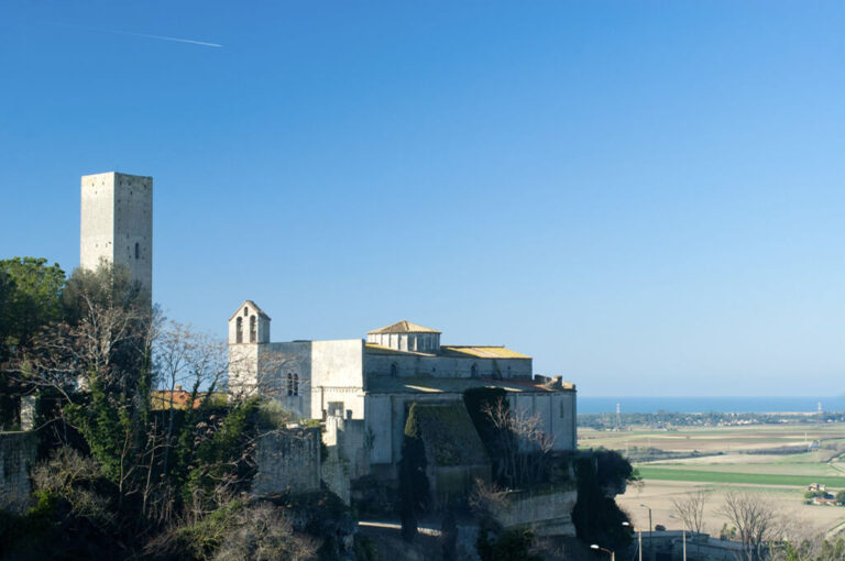 Tarquinia, tutto il fascino dell'etruria: chiesa Santa Maria in castello
