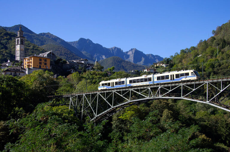Battelli più treno lago maggiore express: il Centovalli a Intragna