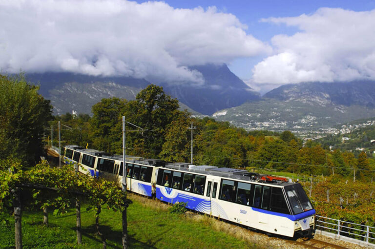 Battelli più treno lago maggiore express: • La ferrovia Vigezzina a Trontano