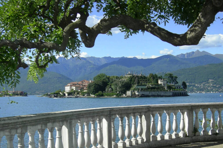 Battelli più treno lago maggiore express: isola Bella