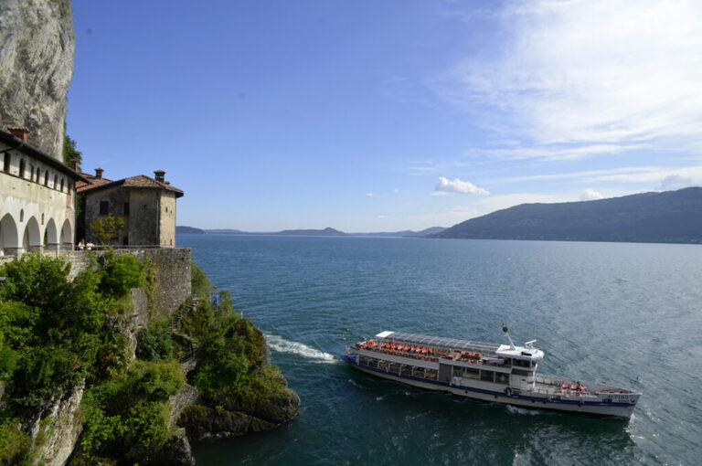 Battelli più treno lago maggiore express: nei pressi dell'eremo di santa caterina