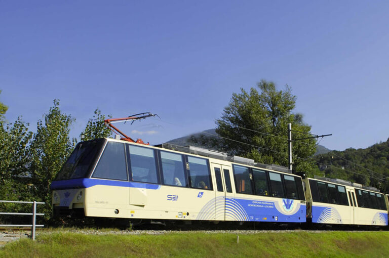 Battelli più treno lago maggiore express: treno panoramico