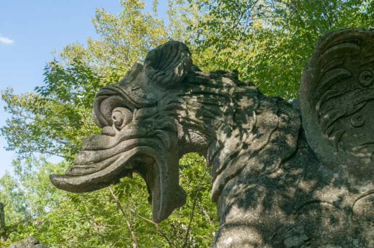 Il parco dei mostri di bomarzo: drago alato