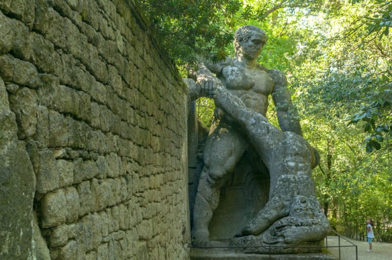 Il parco dei mostri di bomarzo: Ercole e Caco