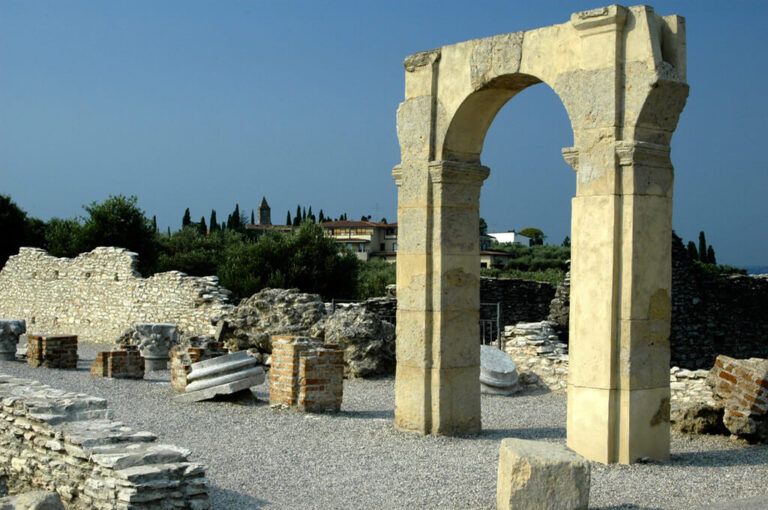 Sirmione, penisola mediterranea grotte catullo