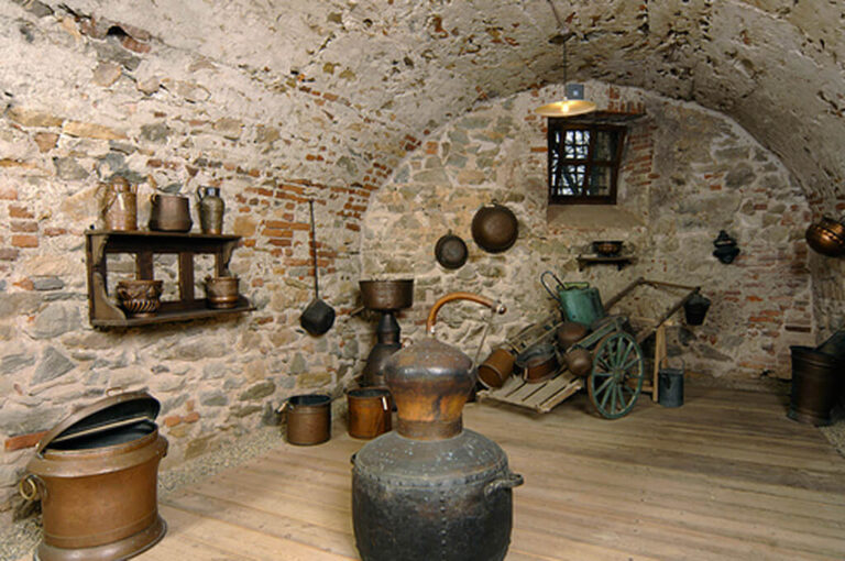 Tra le mura del castello della manta: cantina